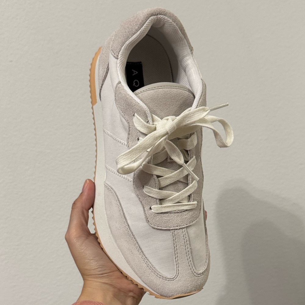 AQUA White comfy Sneakers size 8.5 NWT!